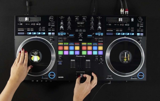 Pioneer DJ DDJ-REV7, Serato DJ Pro Controller - Verfügbar