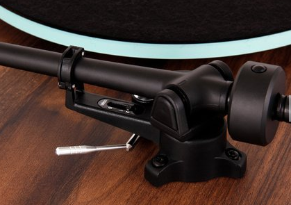 Rega Planar 2 SE Walnut Swiss Edition, Bundle - Set verfügbar