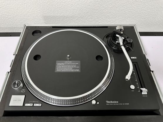 2nd Hand: Technics SL-1210 GR inkl. Case, neuwertiger Zustand - Verfügbar 2Stück