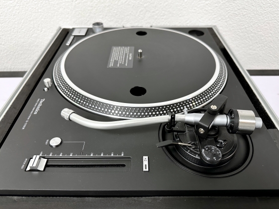 2nd Hand: Technics SL-1210 GR inkl. Case, neuwertiger Zustand - Verfügbar 2Stück